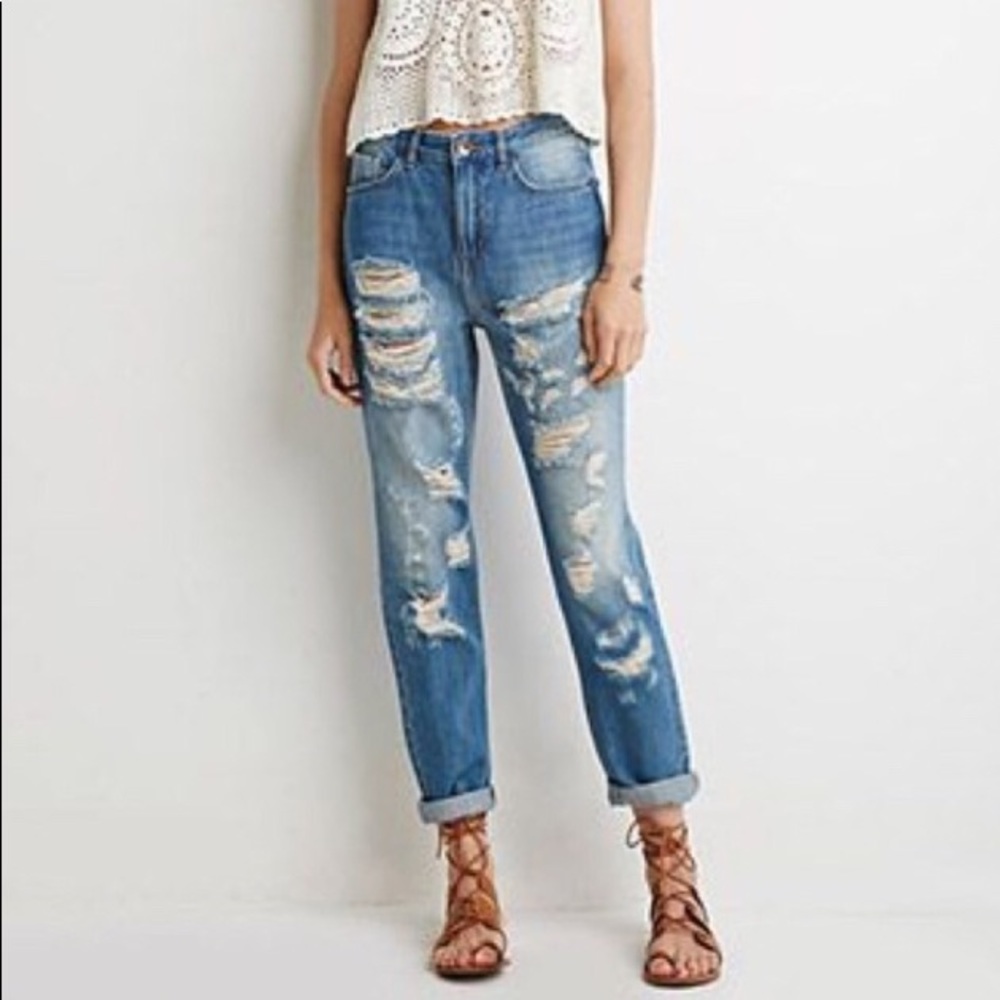 Distressed boyfriend jeans